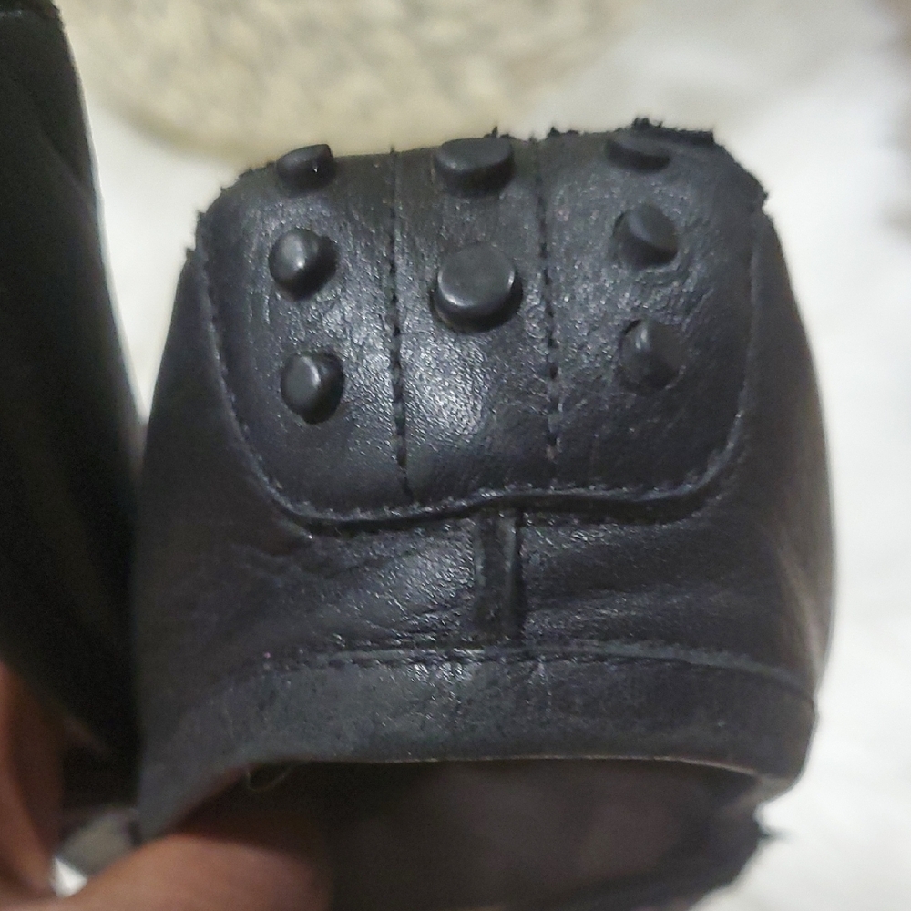 Gucci Black Leather Moccasins with Silver Detail - Picture 14 of 16